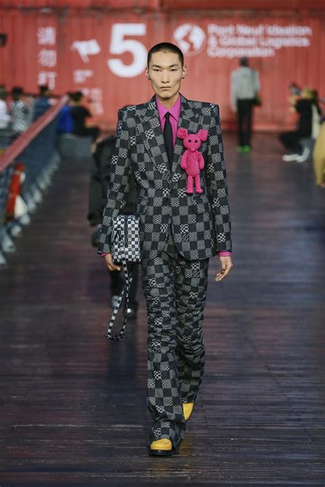 lv mens ss 21|Louis Vuitton Spring 2021 Menswear Fashion Show .